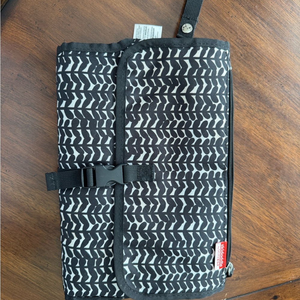 Skip Hop Black and White diaper bag/ changing